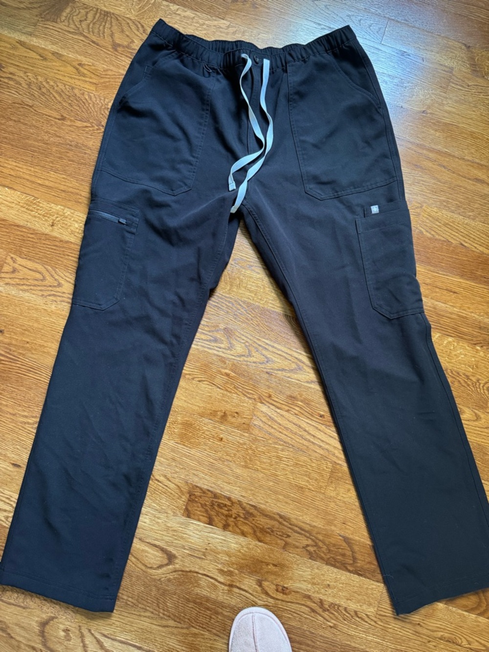 Figs Men's Black Drawstring Cargo Joggers